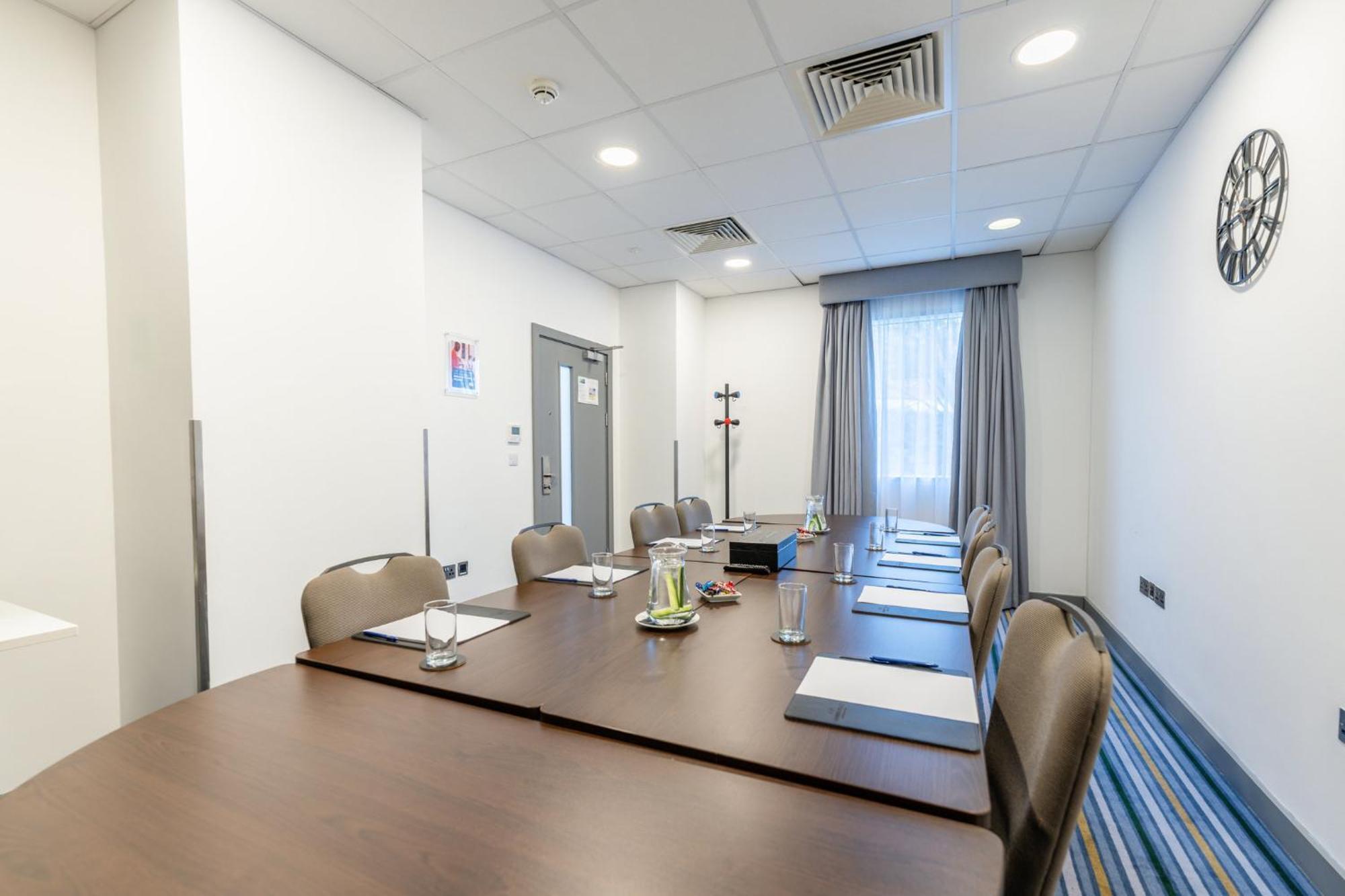 Express Aberdeen Airport By Ihg Hotel 3*